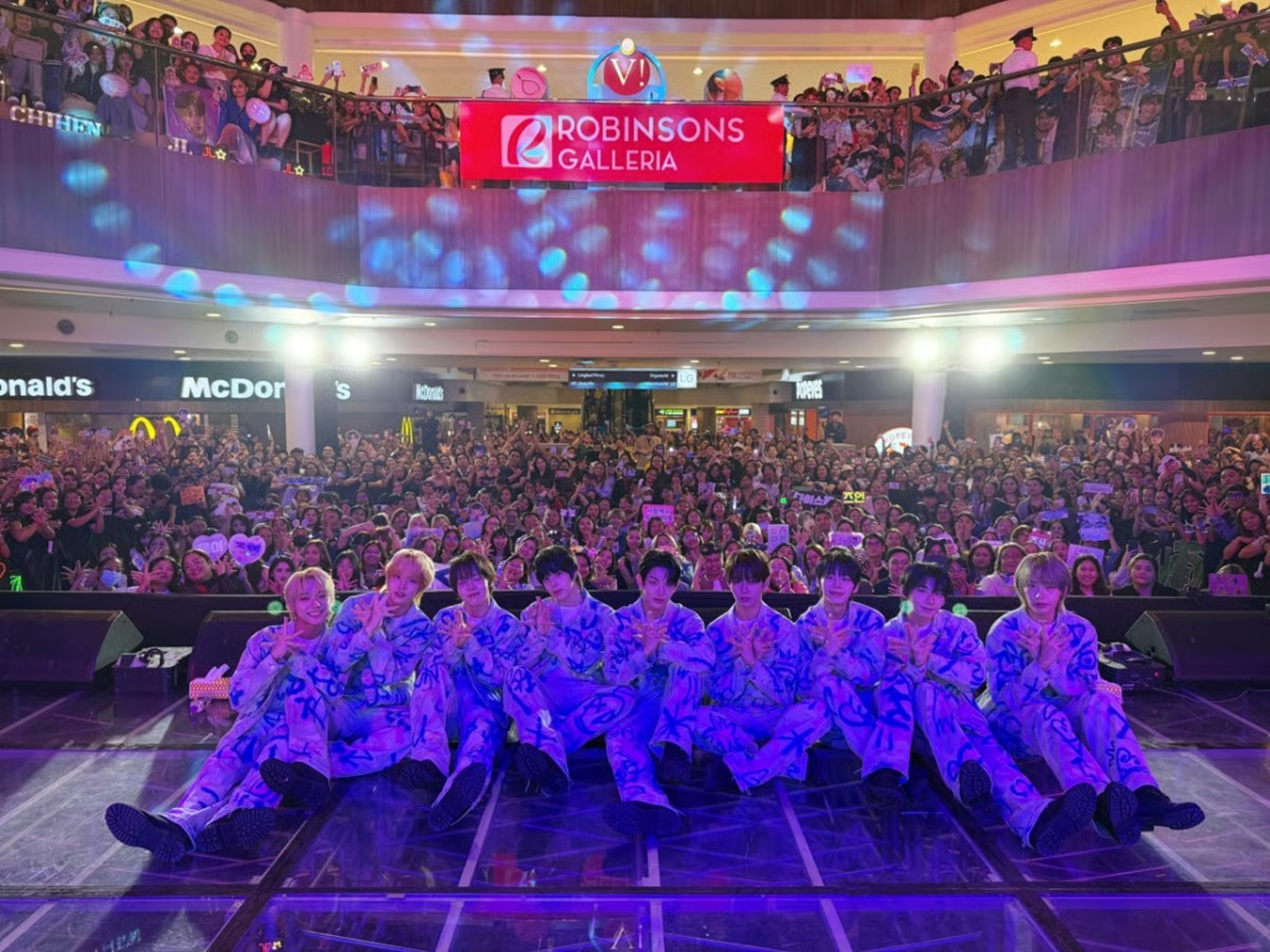 AHOF マニラ公演　スティーブン AHOF マニラ公演 スティーブン グループ9（AHOF）がフィリピンを